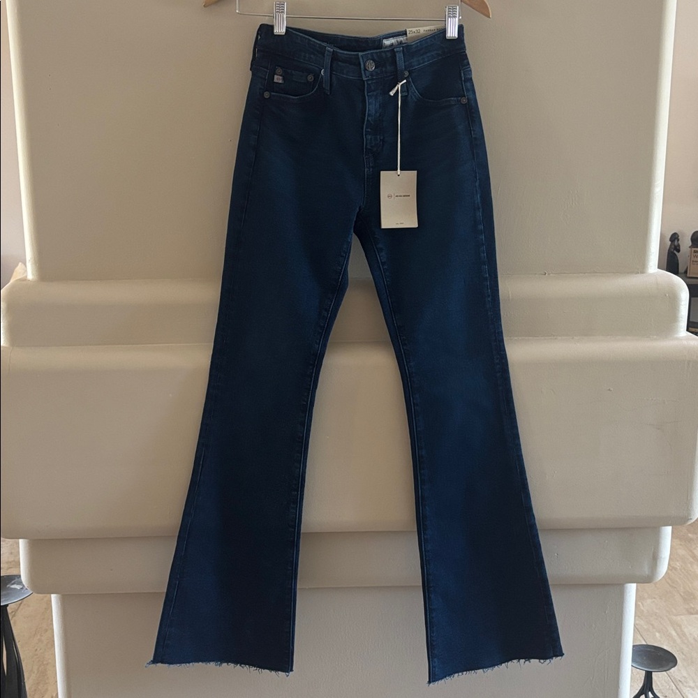 AG Jeans Farrah Raw Hem High Rise Boot. 25x32. Dark Wash. NWT.